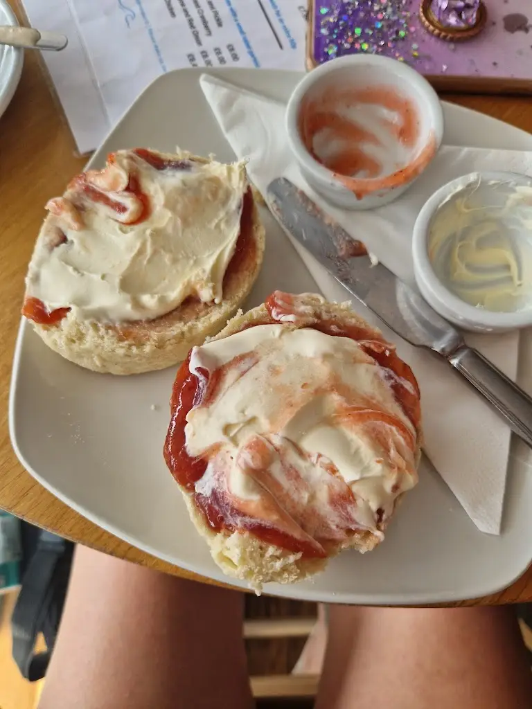 Melissa Spurr_The Cove_Perranporth_review