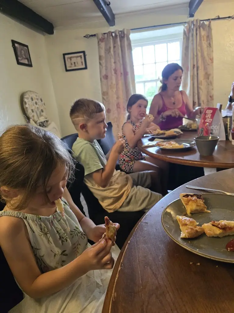 Selwyn Mundy_Bolingey Inn_Perranporth_review