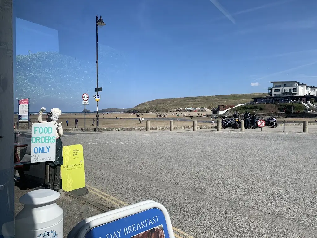 Dolphin Cafe_Perranporth_slider_image_2