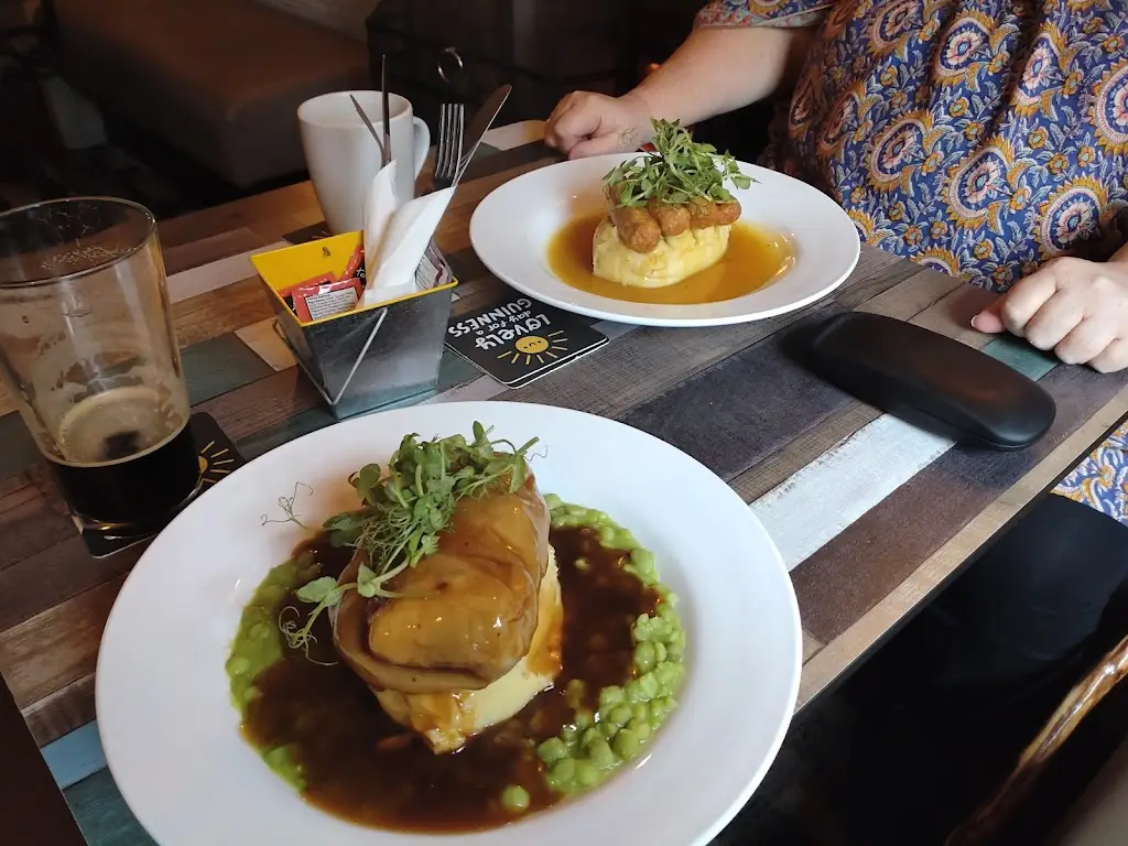 Derek Gardner_The Greyhound Barnoldswick_Barnoldswick_review