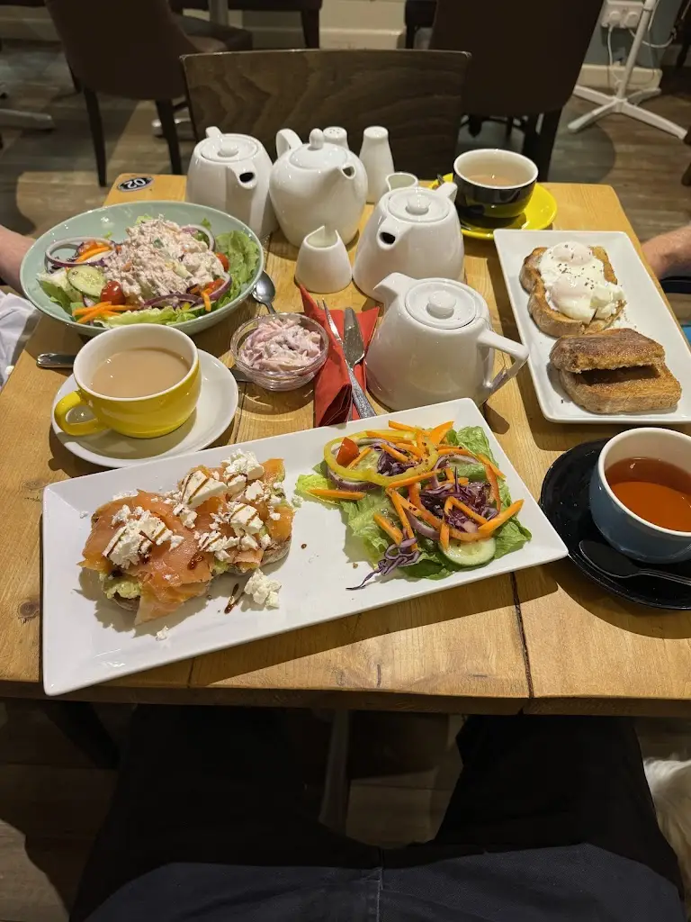 Ferdi Akbas_Coffee & More_Pershore_review