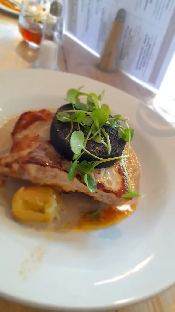 Justin Sherwood_The Swan Inn_Pershore_review