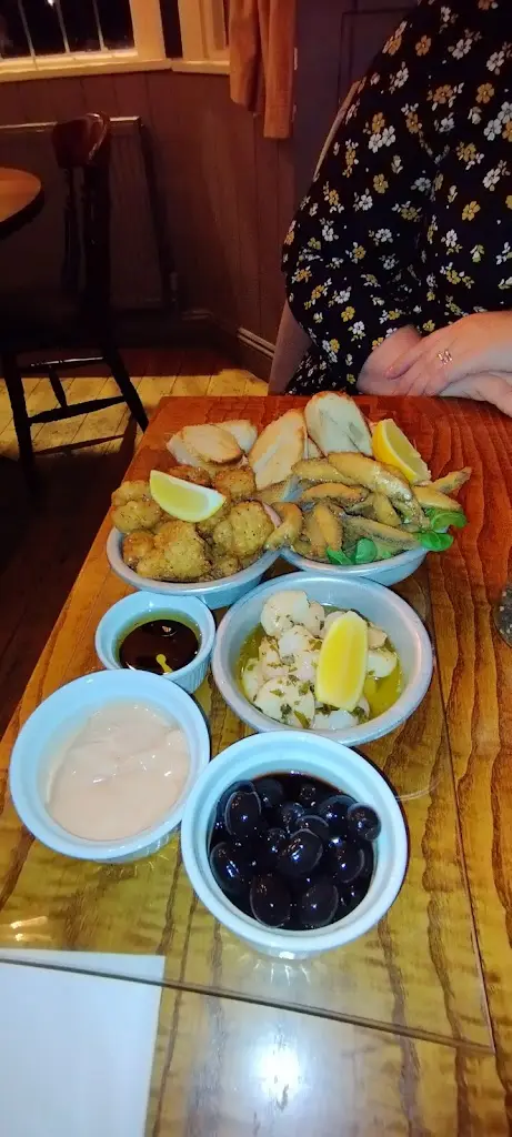 Alan Dyer_The Motte & Bailey_Pirton_review