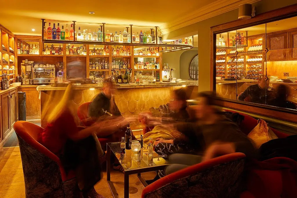 E.Street Bar & Grill Restaurant in Petworth