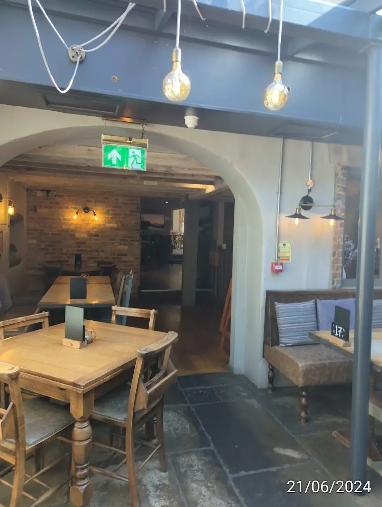 tony wheatley_The Star_Petworth_recensione