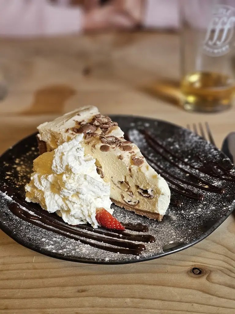 The Cricketers_Petworth_slider_image_3