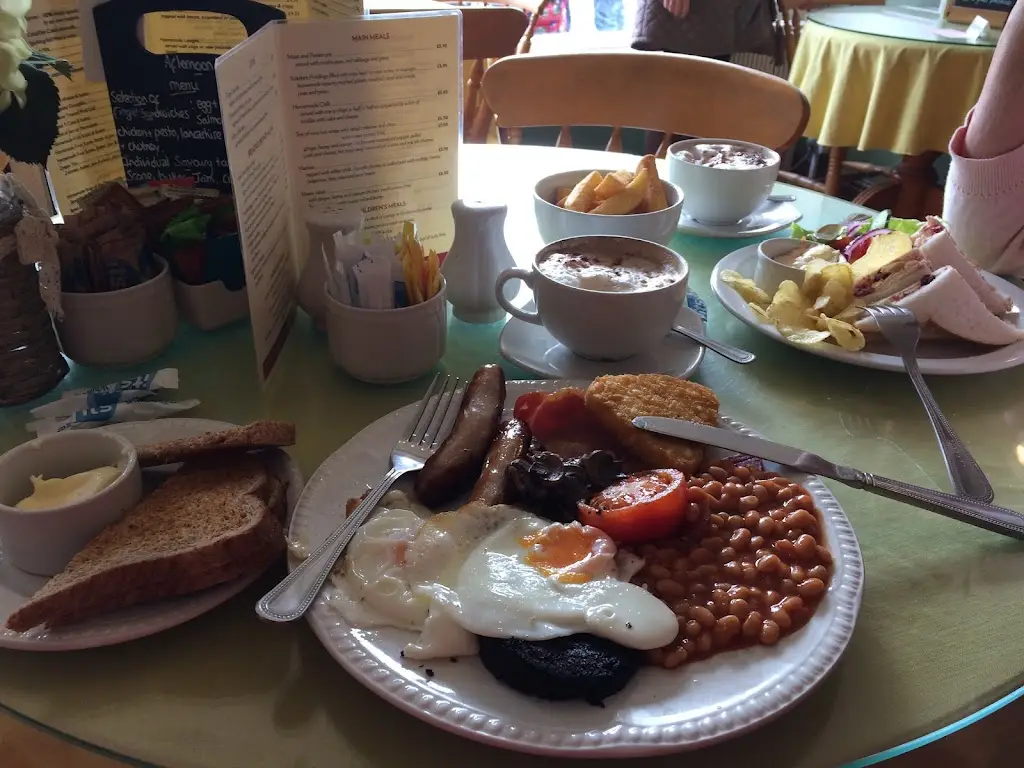 Graham Smith_Victoria's_Barnoldswick_review