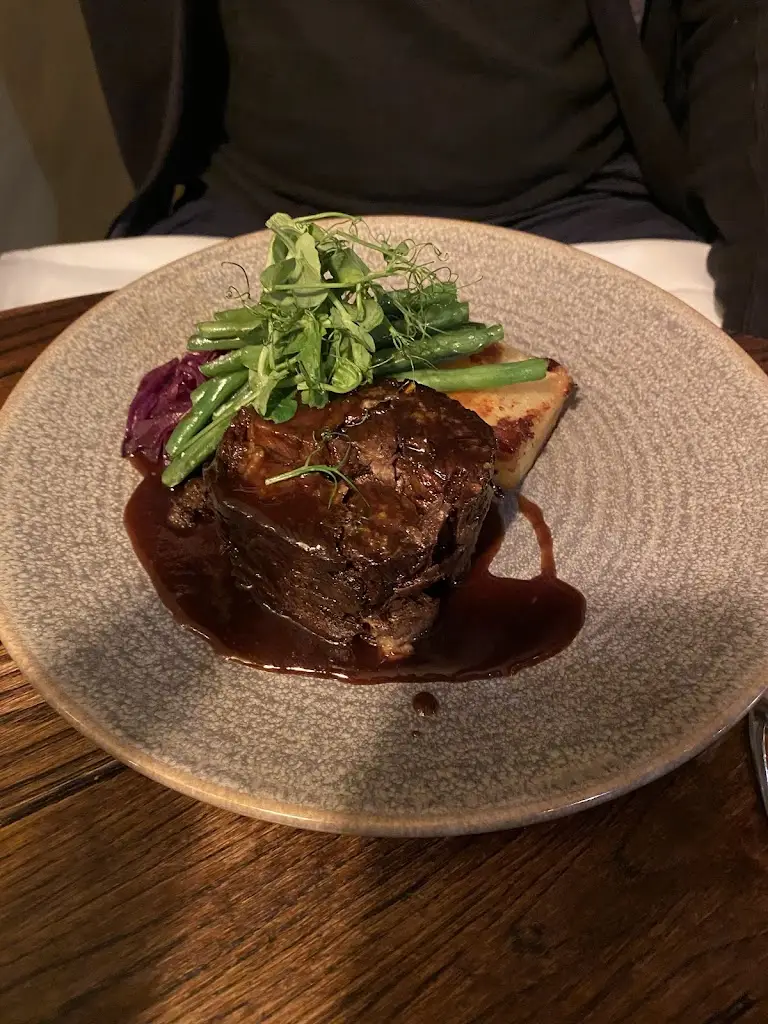 Camila Toro_Three Horseshoes_Petworth_review