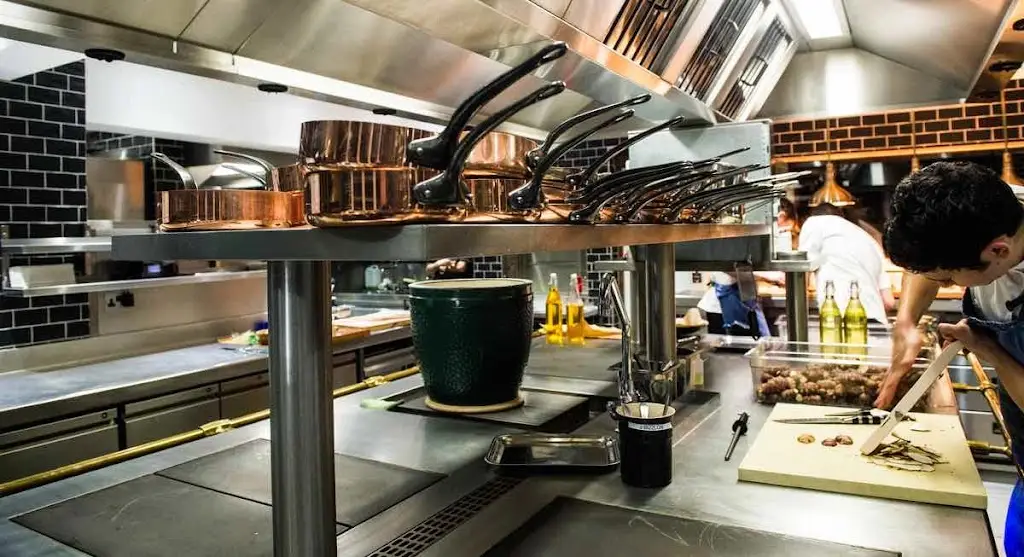 Three Horseshoes restaurant in Petworth