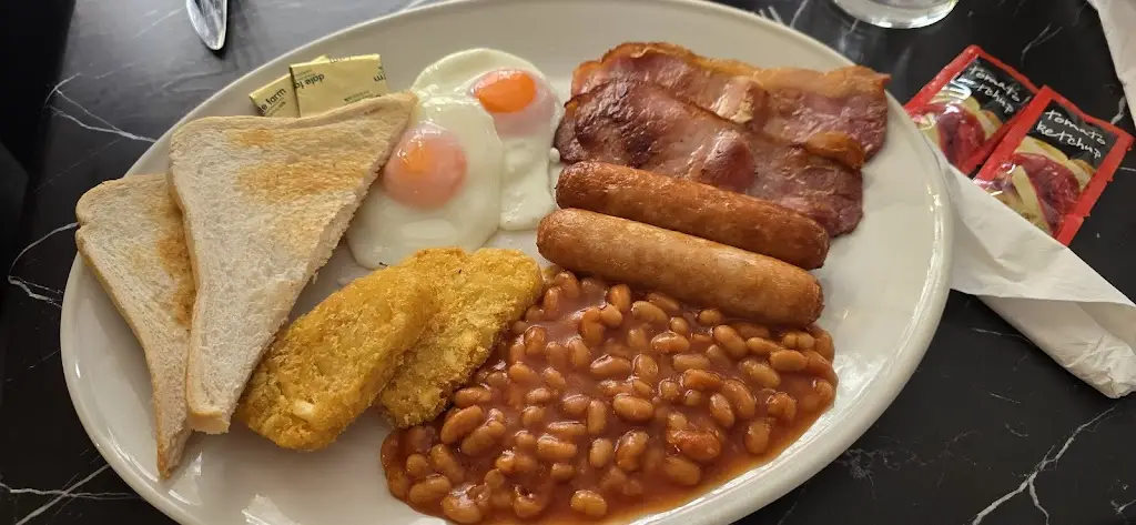 Lee Hardacre_Jasmin's_Plympton_review