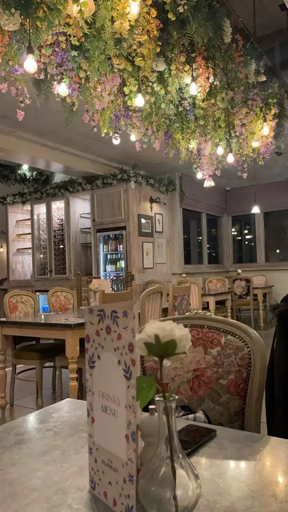 Alfred's Wine Bar restaurant in Pewsey