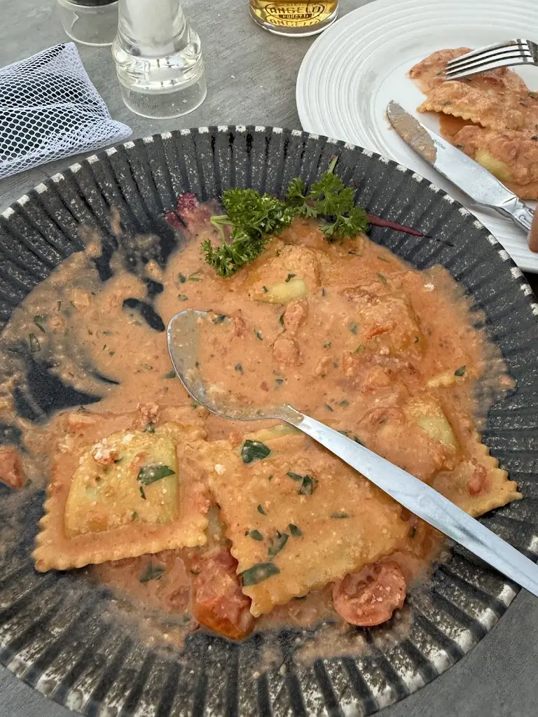 simge öğütlüler_La Marina_Portishead_review