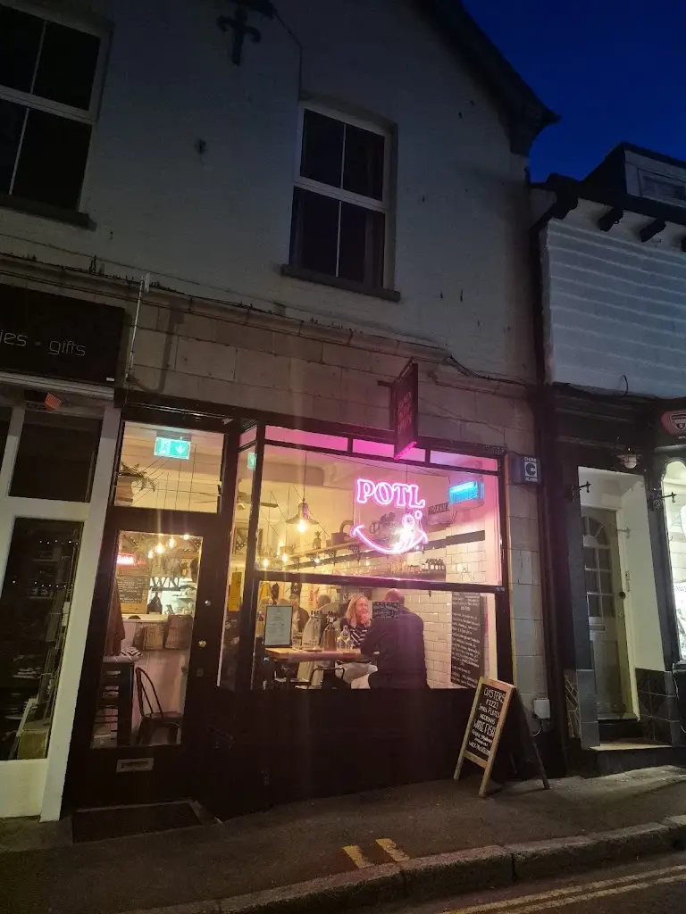 Elizabeth B_Prawn on the Lawn_Padstow_review