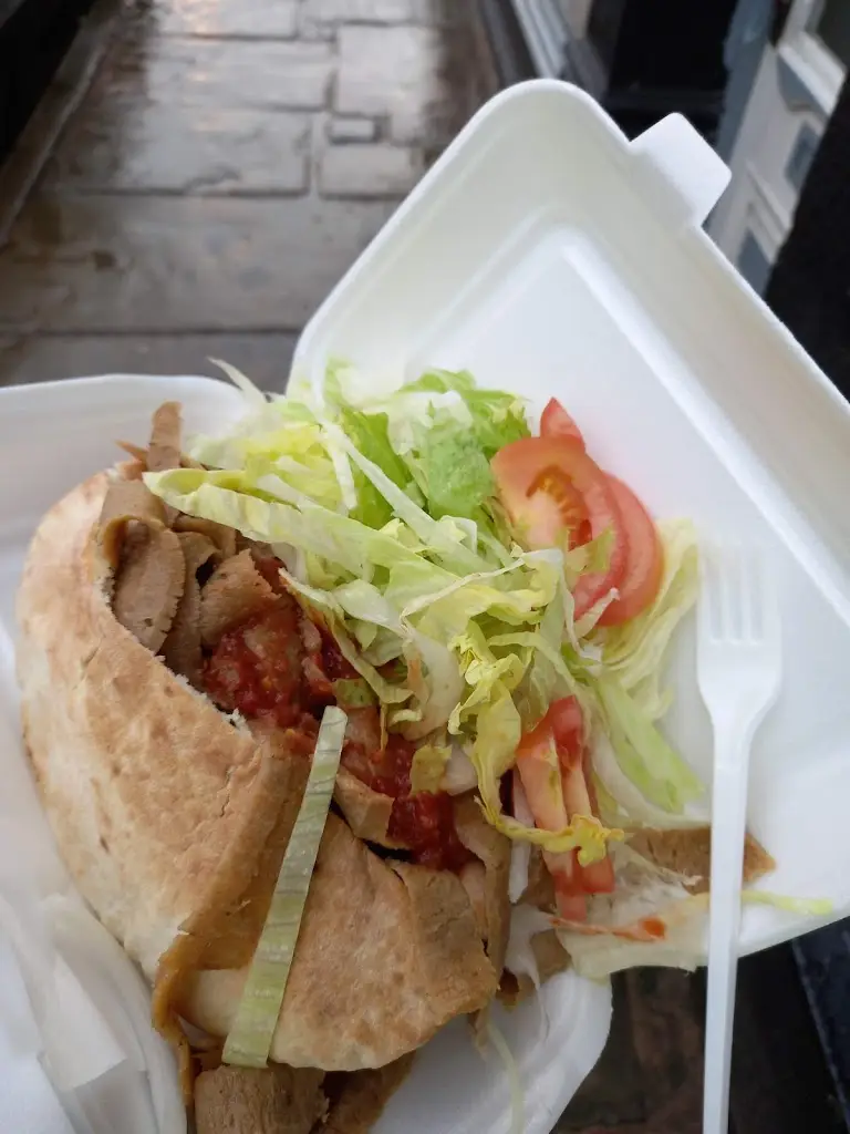 Mike Dowling_Mediterranean Takeaway_Barnoldswick_recensione