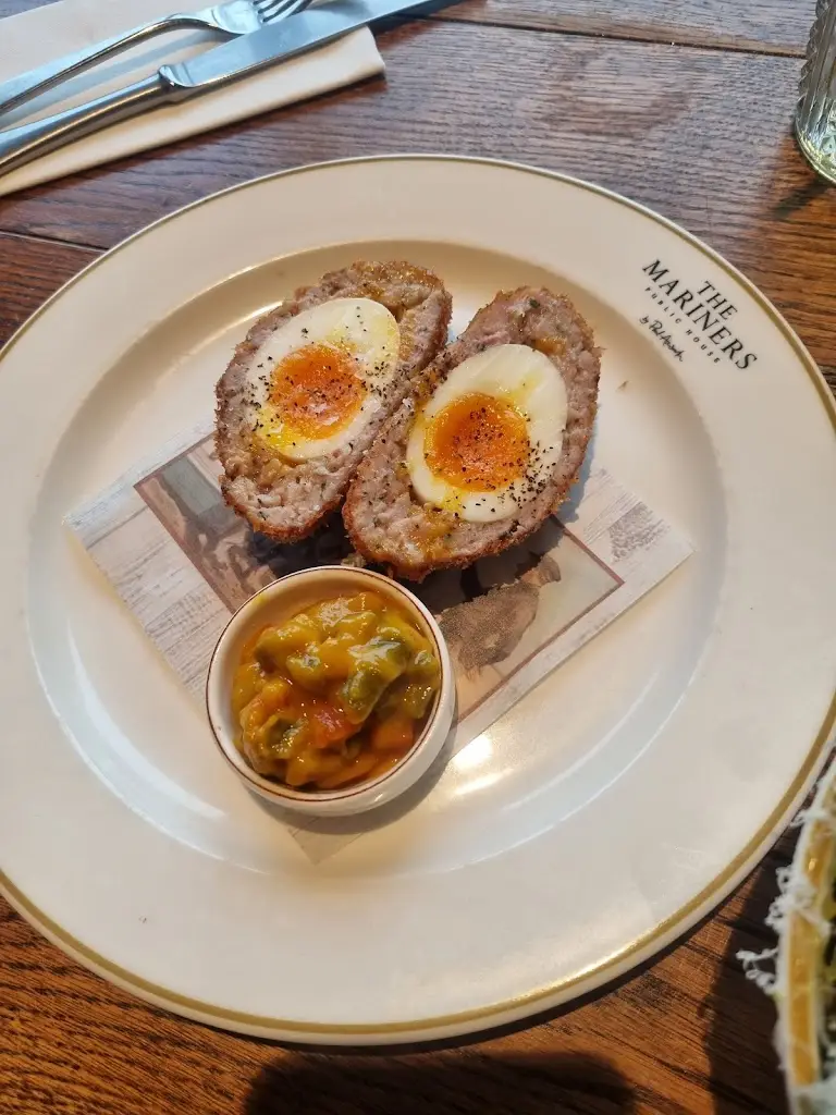 Sam Russell_The Mariners Public House in Rock_Padstow_review