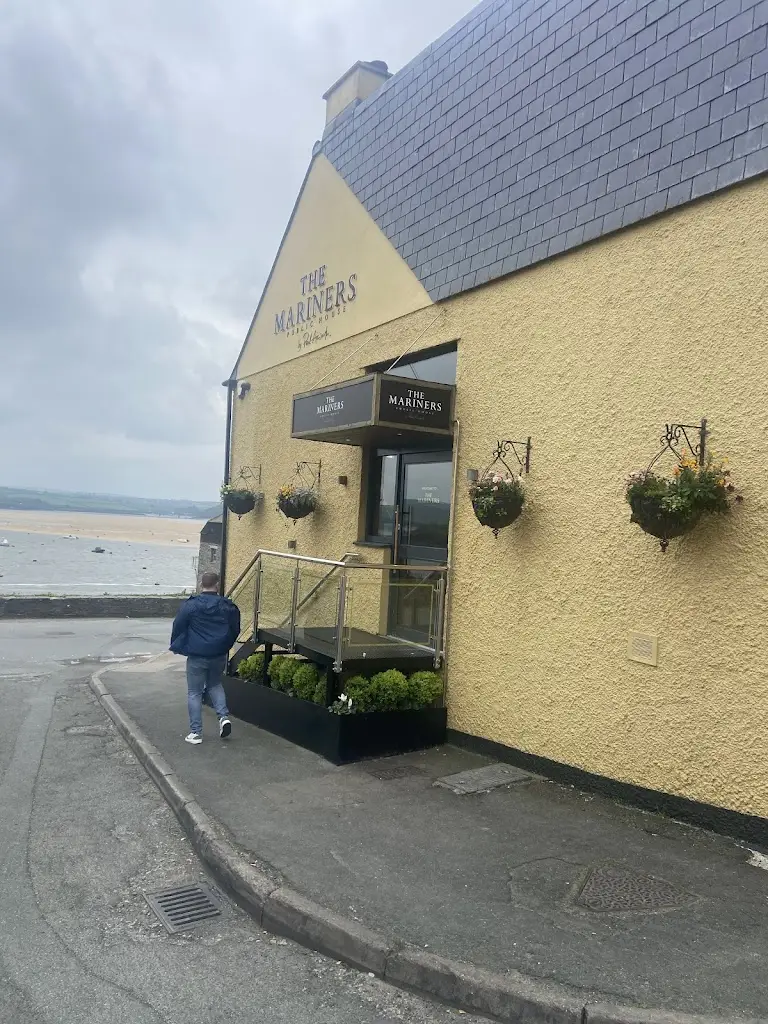 Alistair McVittie_The Mariners Public House in Rock_Padstow_review