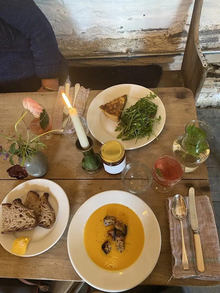 Hannah Loydall_Prideaux Walled Garden_Padstow_recensione