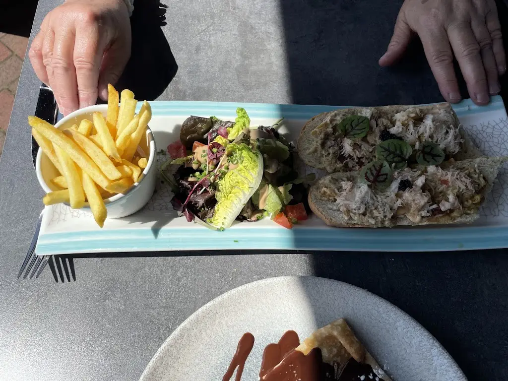 Lynne Rolling_St TrOpez Lounge_Poole_review