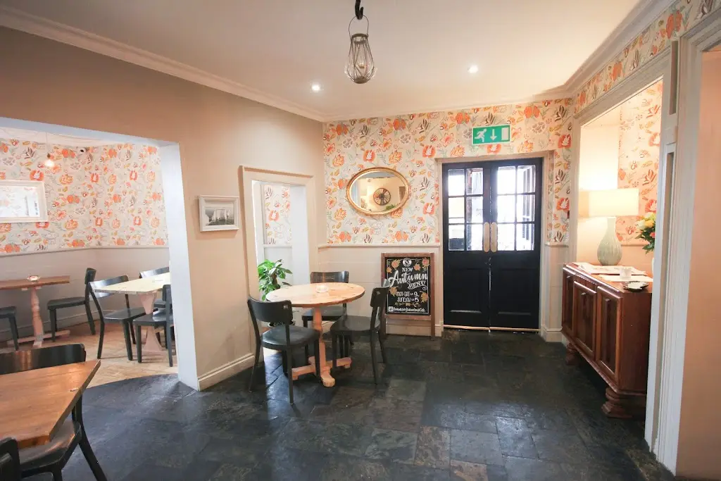 Custom House Poole - Bistro & Bar_Poole_slider_image_1