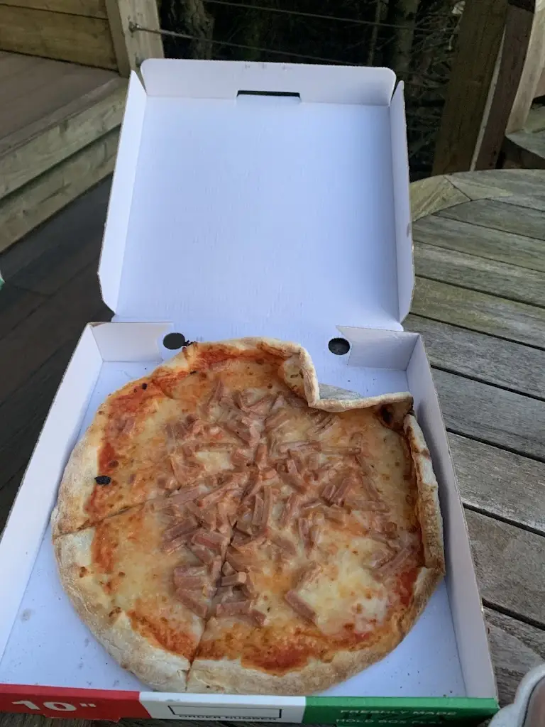 Molly Woodhouse_The Village Pizzeria_Barnoldswick_review