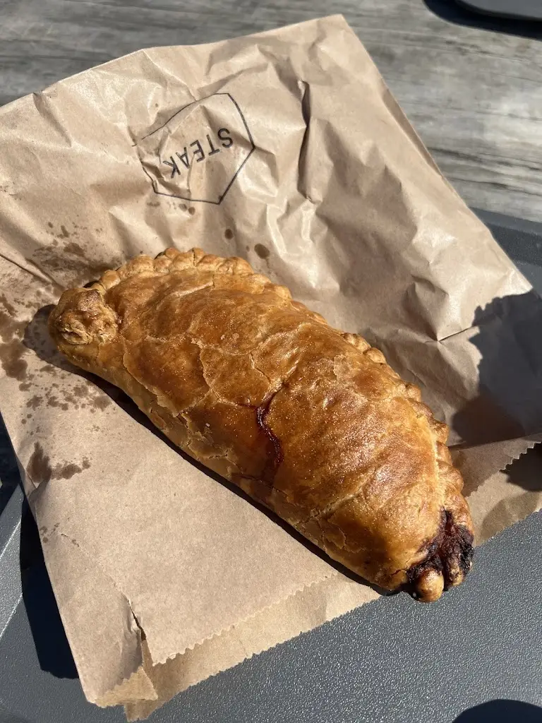 Janet Chuen_The Hidden Hut_Portscatho_review