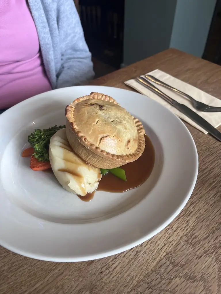 Caroline Tench_The Yockleton Arms_Pontesbury_review