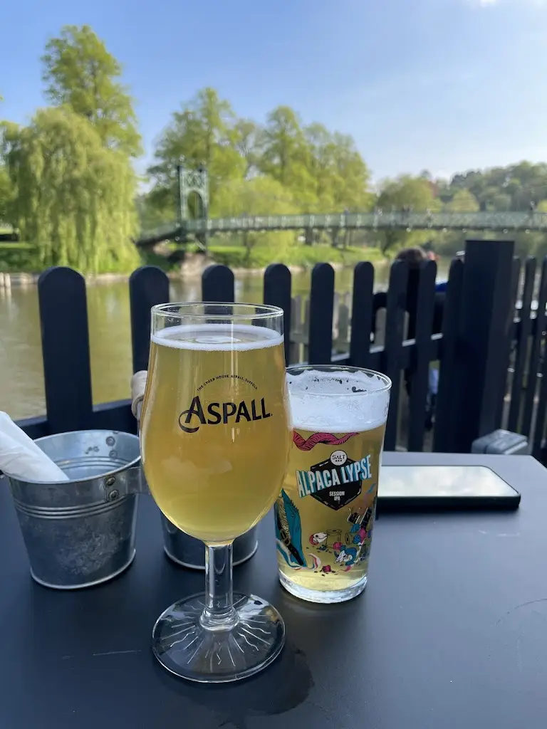 Zoë V_The Boathouse_Pontesbury_review