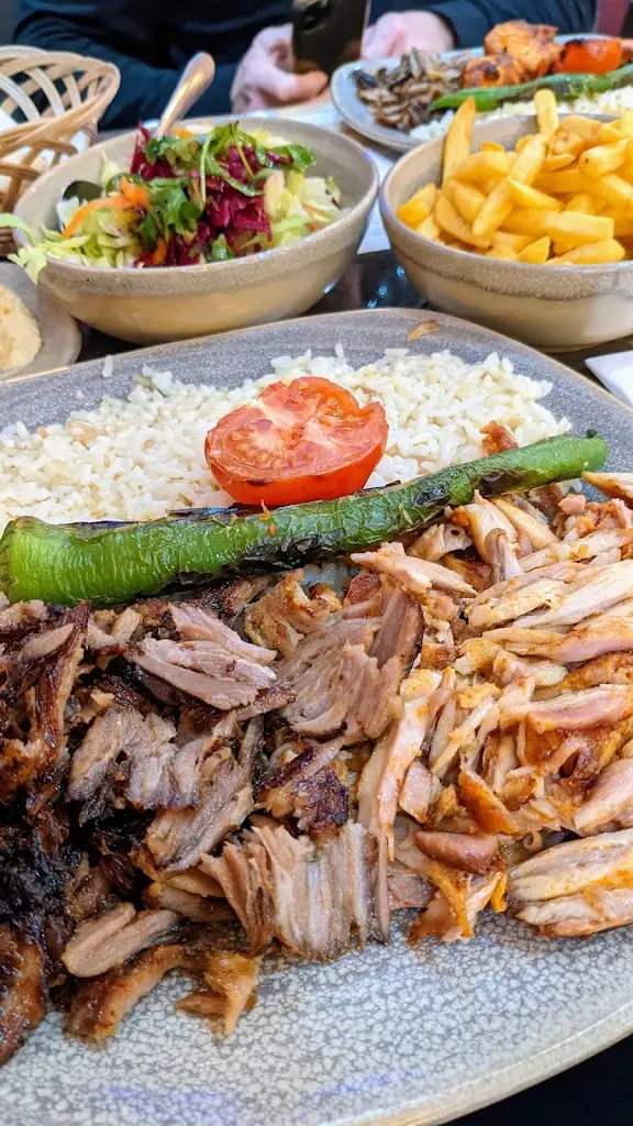 Lloyd Emery_Aksular Restaurant_Potters Bar_review