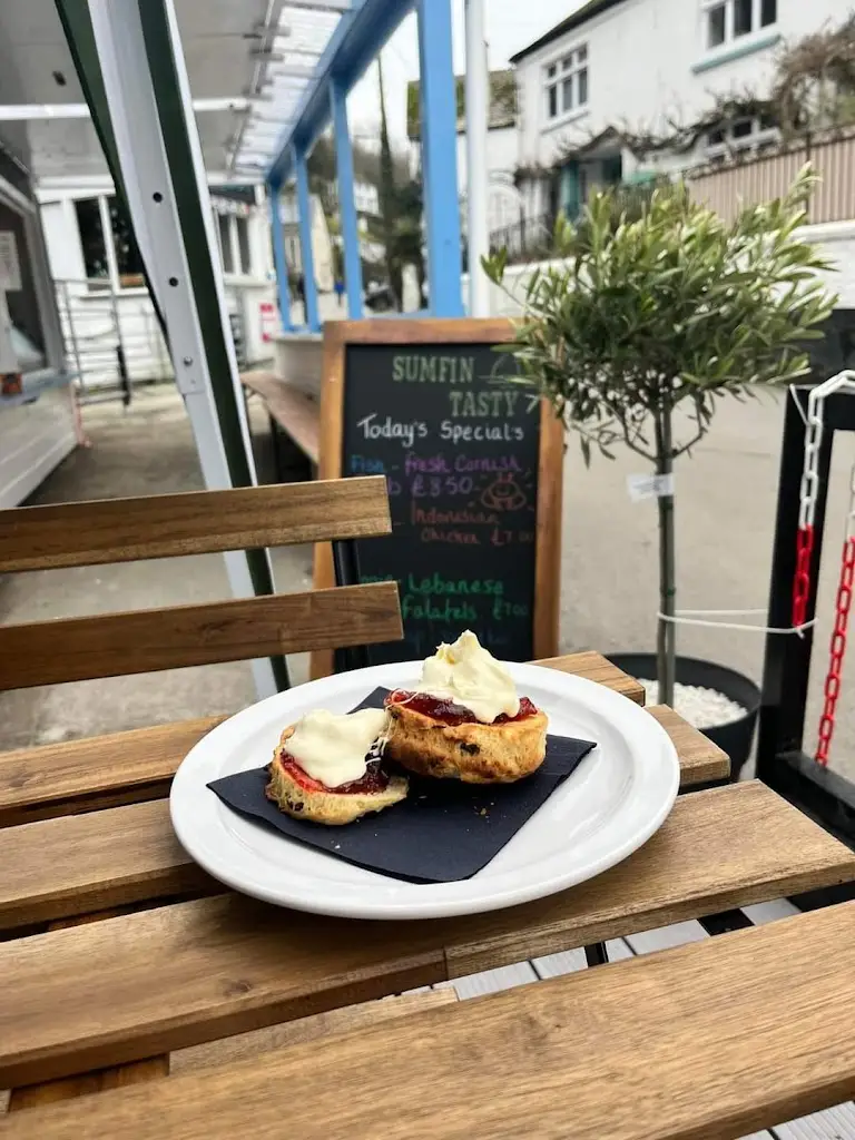 Menu_Sumfin Tasty_Polperro_image_4