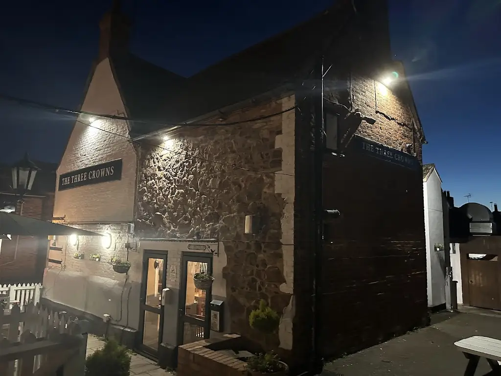 Khalid Kuddus_The Three Crowns_Barrow upon Soar_recensione