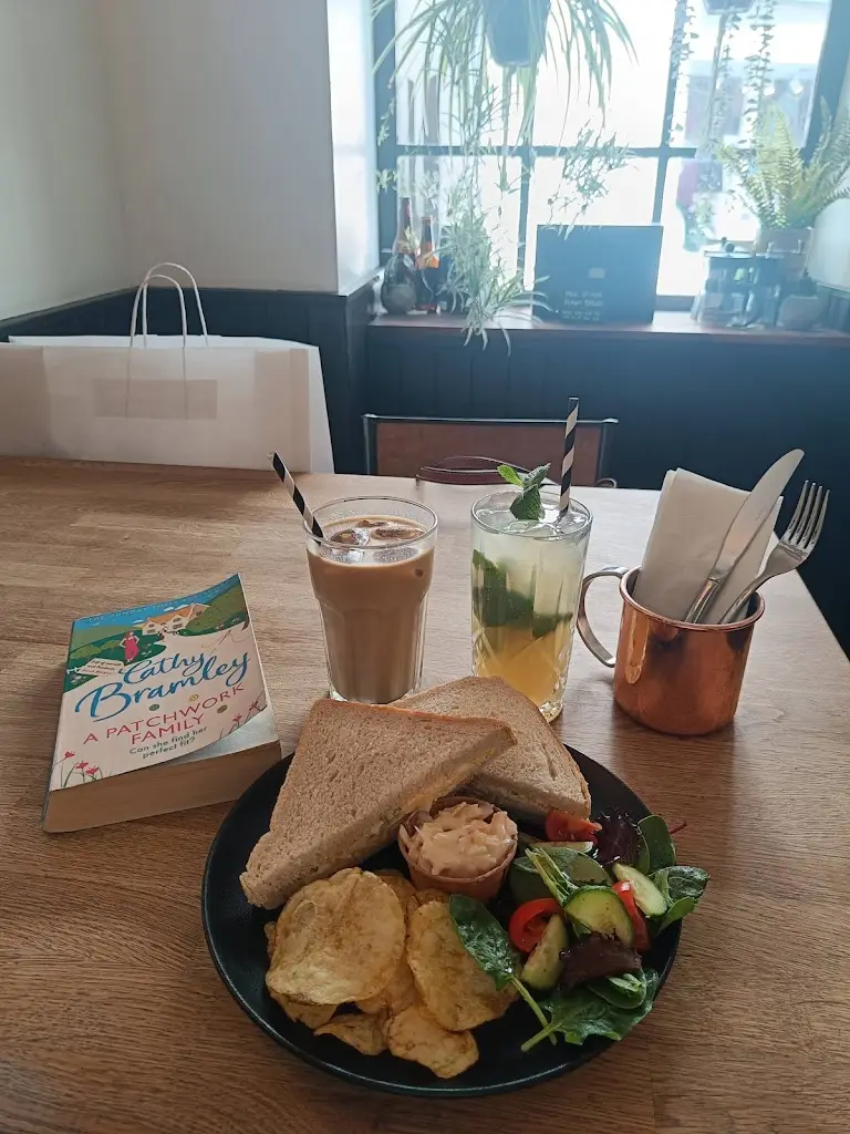 Pauliina Räsänen_Clements & Hope_Polperro_review