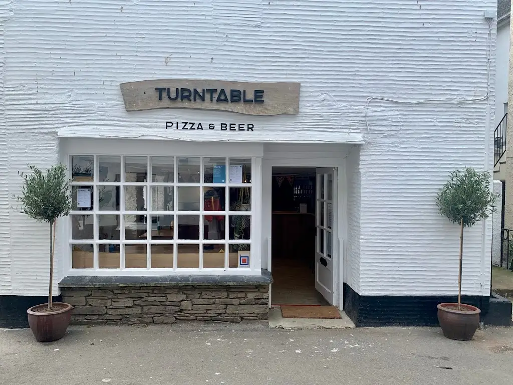 Turntable Pizzeria restaurant in Polperro
