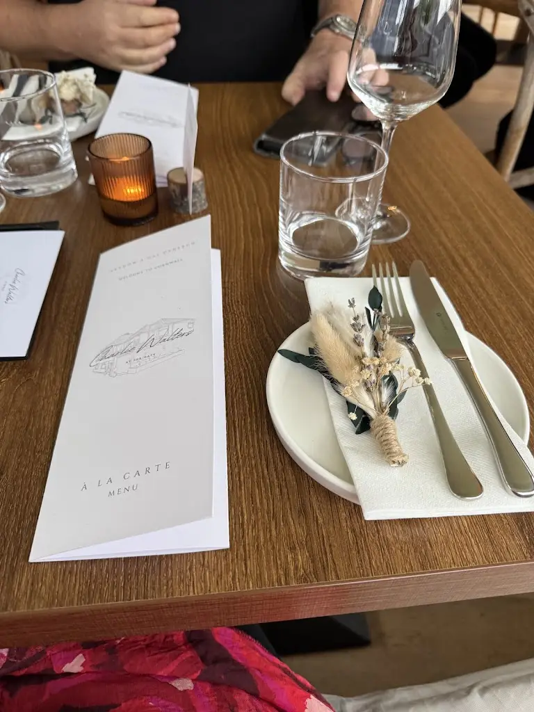 Tracey Beeck_Charlie Walters at The Gate_Polperro_review