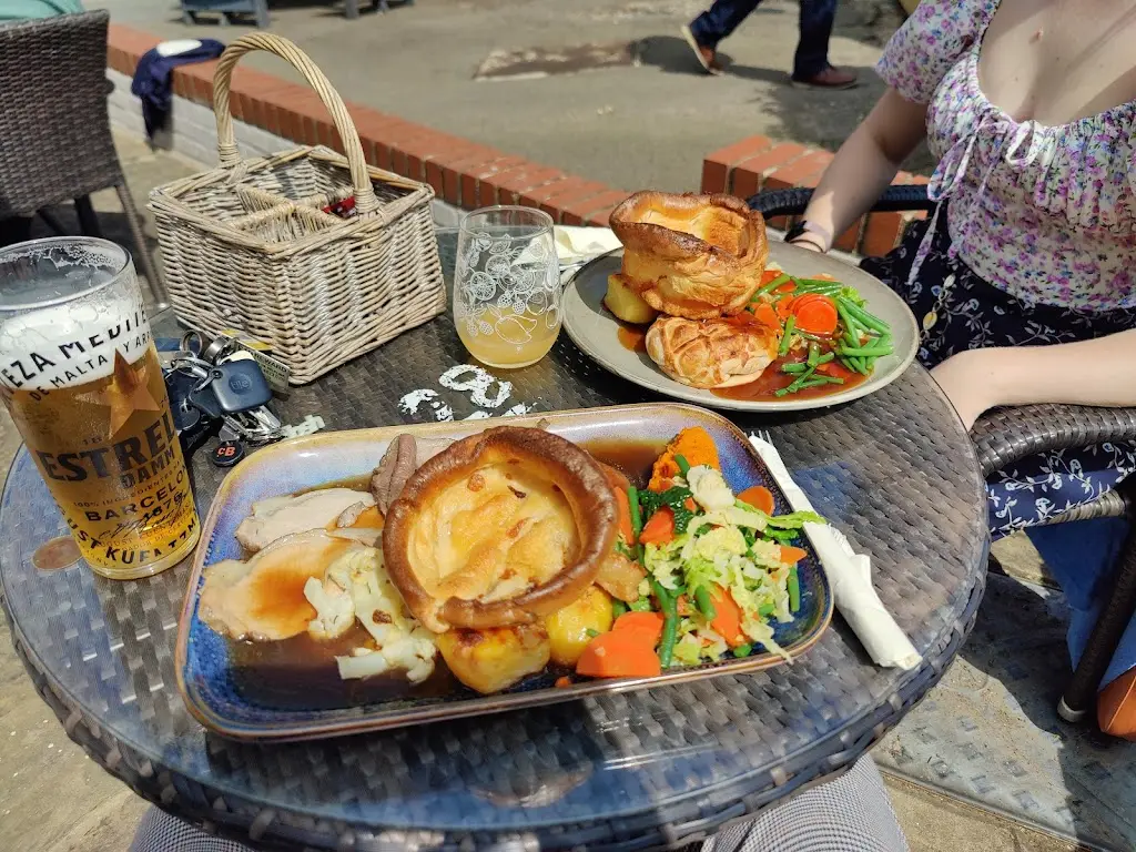 Charlotte Ward_The White Hart_Puckeridge_review