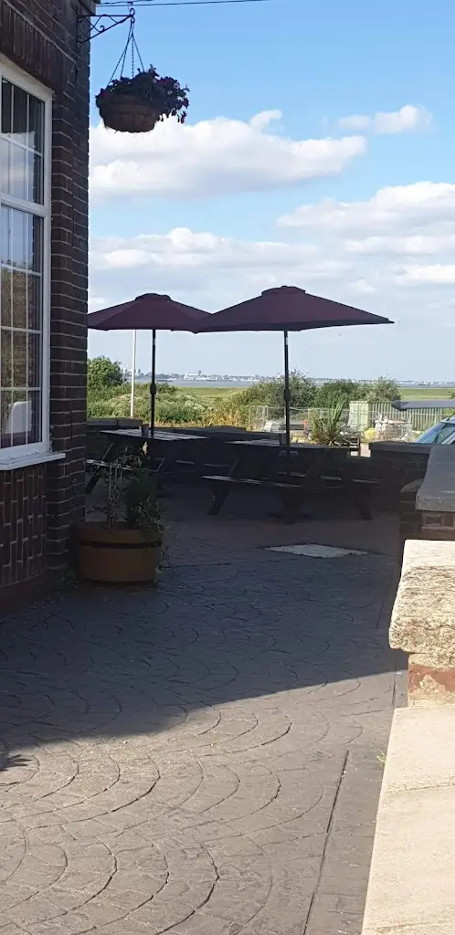 chris challinger_The British Pilot Pub & Family Restaurant_Allhallows_review