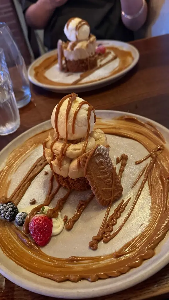 Rhianna_The Britannia_Queniborough_review