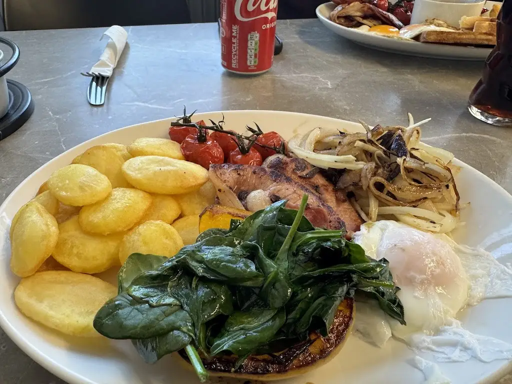 T & D W_Hilltop Cafe and Stone Hill Bistro_Rackheath_review