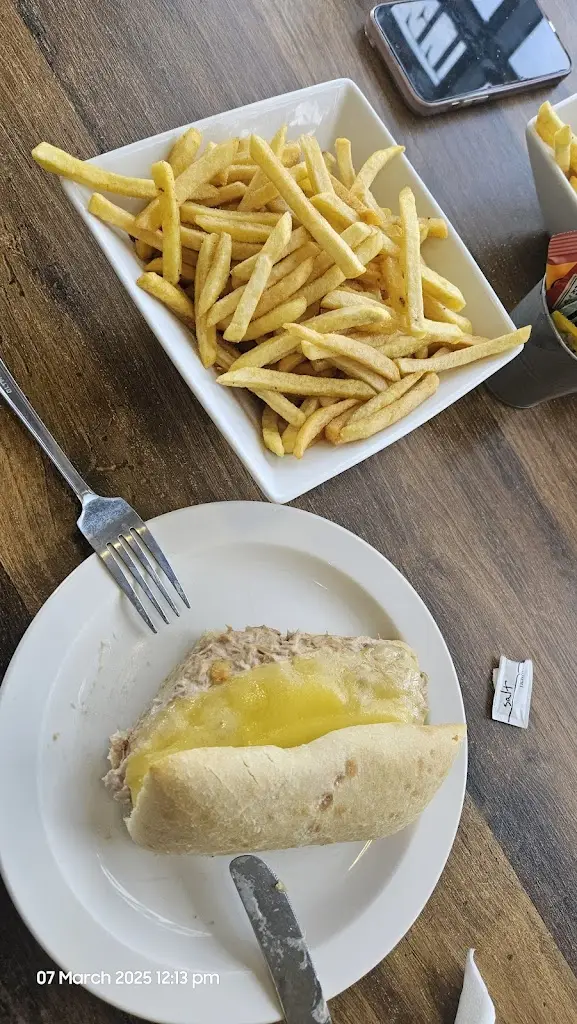 Alice Davis_B24 Cafe_Rackheath_recensione