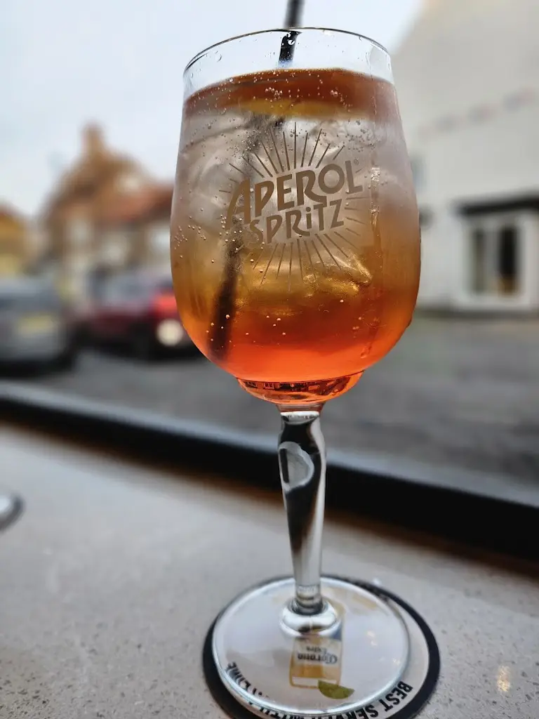 ade0410_Beach House_Pocklington_review