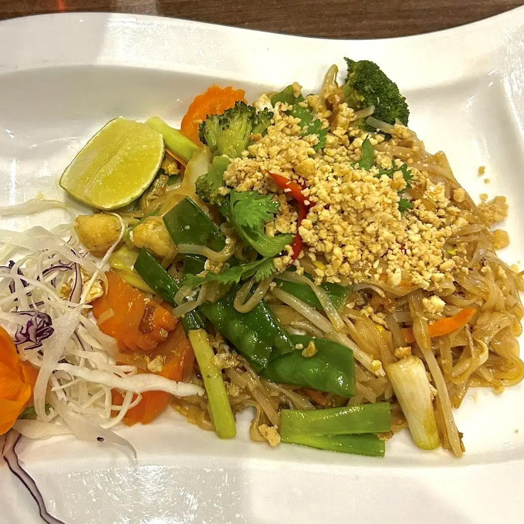 Thomas Mackinder_Tom Yam_Poynton_review