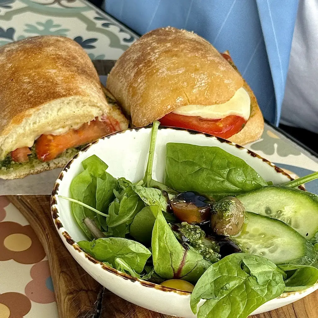 Thomas Mackinder_Cofano Caffé_Poynton_review