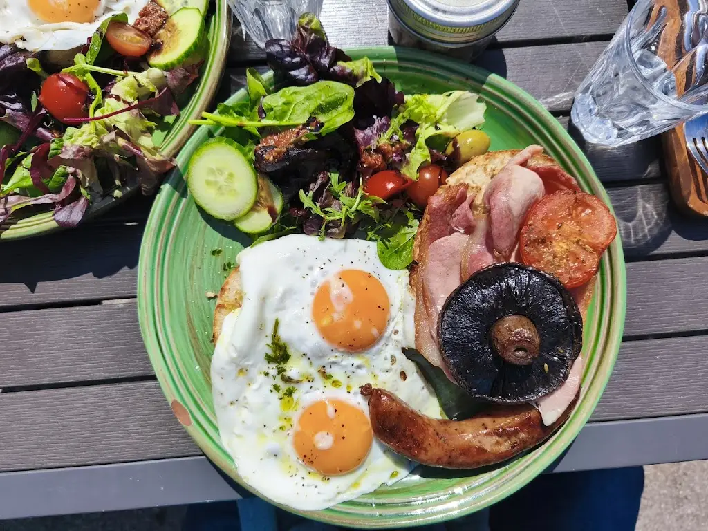 Cofano Caffé_Poynton_slider_image_3