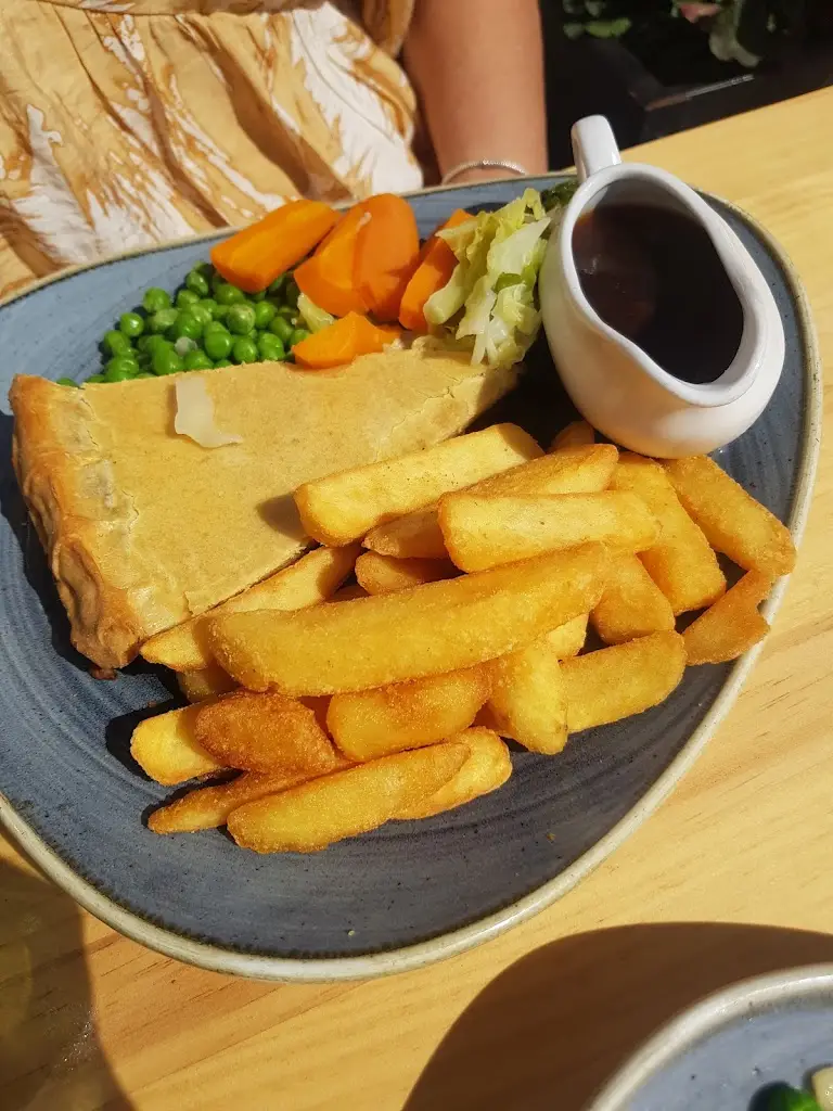 Krystle-Ann Bowers_The Snap Tin Bar_Poynton_review