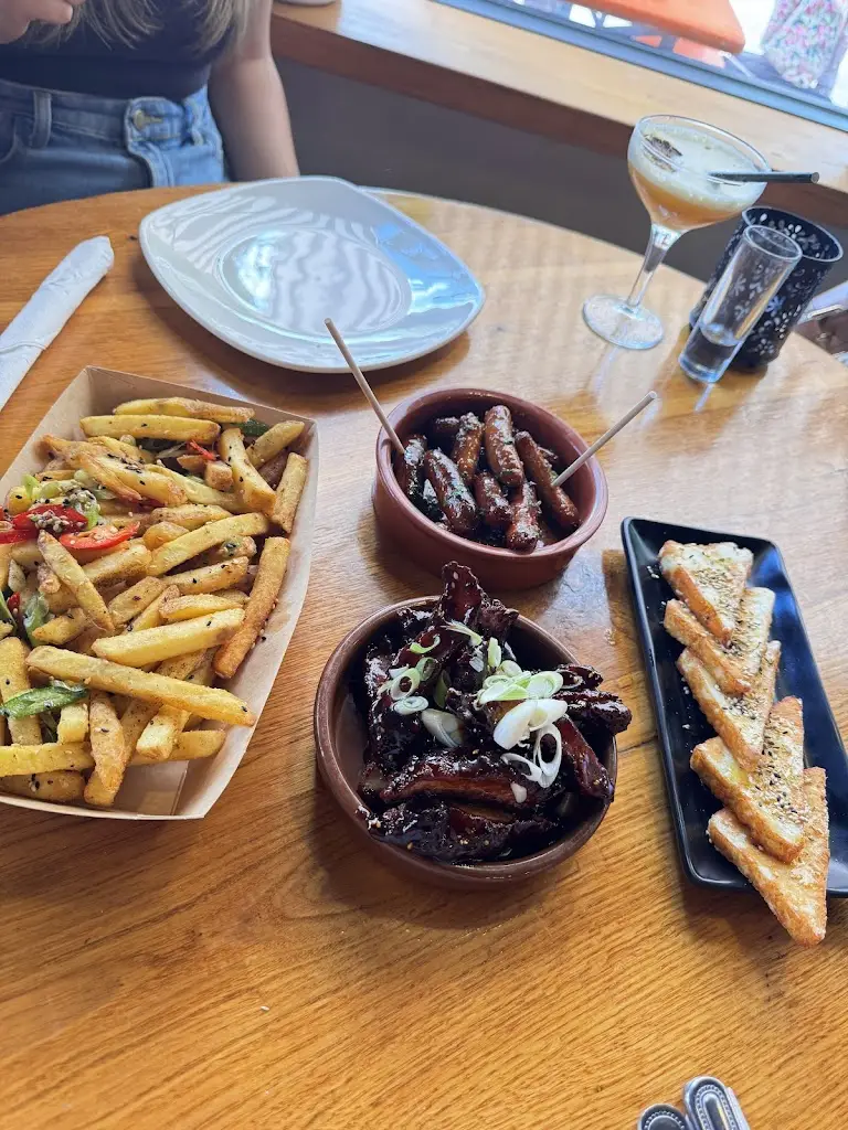 Chloe_Vinehop_Poynton_review