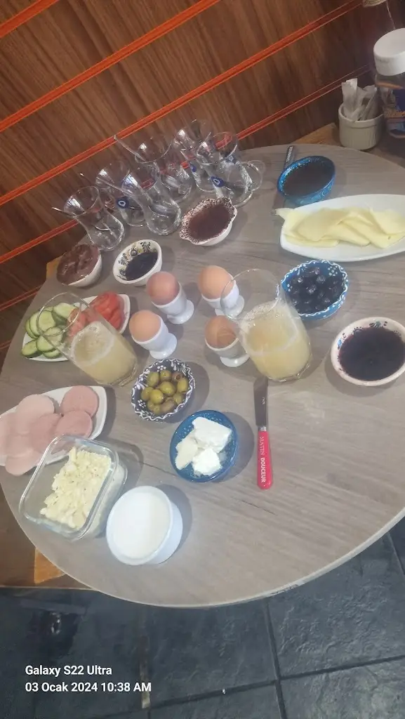 Menu_Luna's Cafe restaurant_Queenborough_image_6