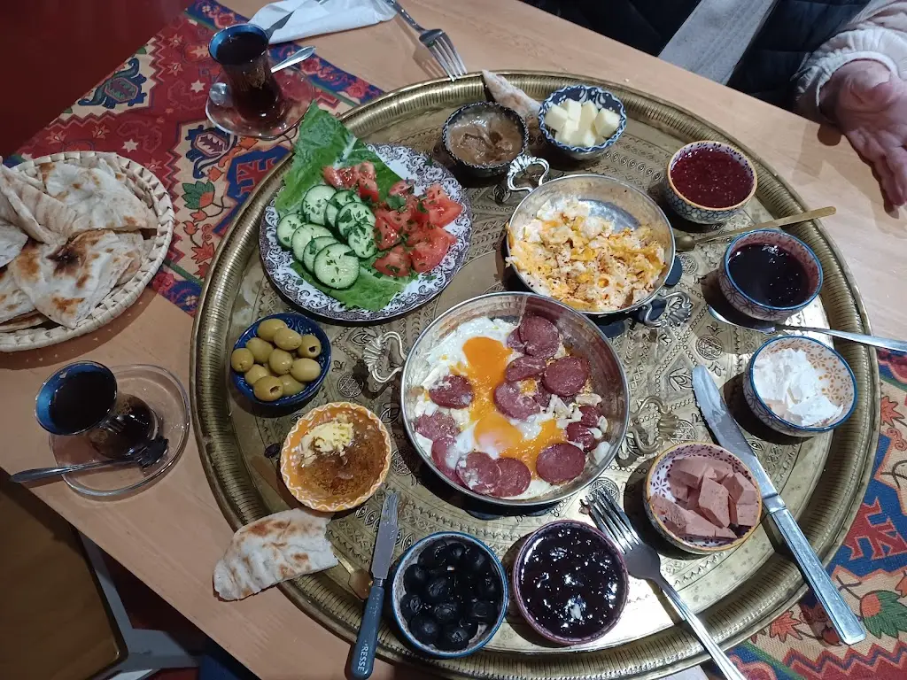 Heidi Wiltshire_Luna's Cafe restaurant_Queenborough_review