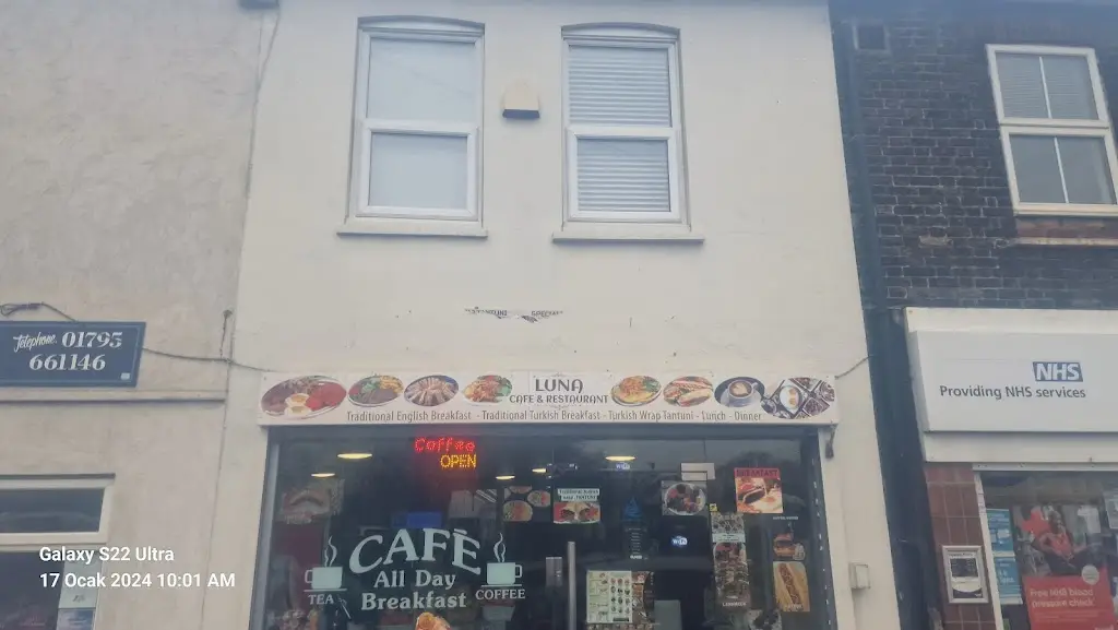 Luna's Cafe restaurant ristorante a Queenborough