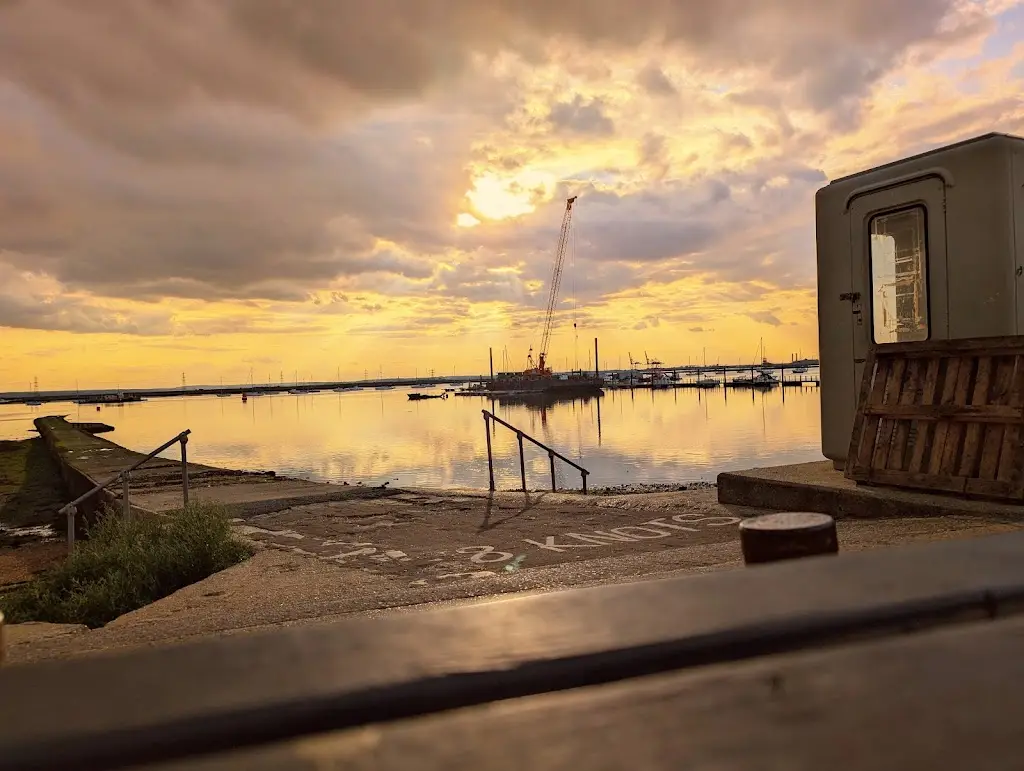 Si Tickner _Old House At Home_Queenborough_review