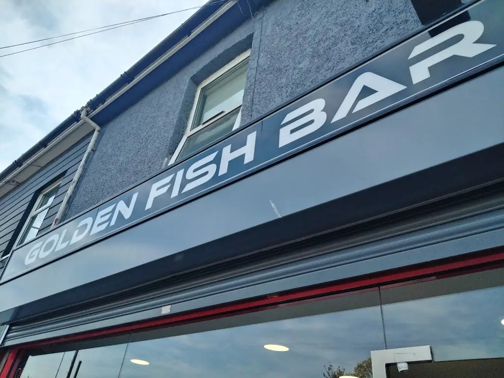 Damon UKRadioM3ZZF_Golden fish bar_Queenborough_review