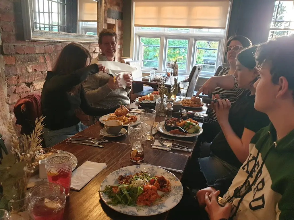 Michelle Ibanez-martin_Kings Arms_Radley_review